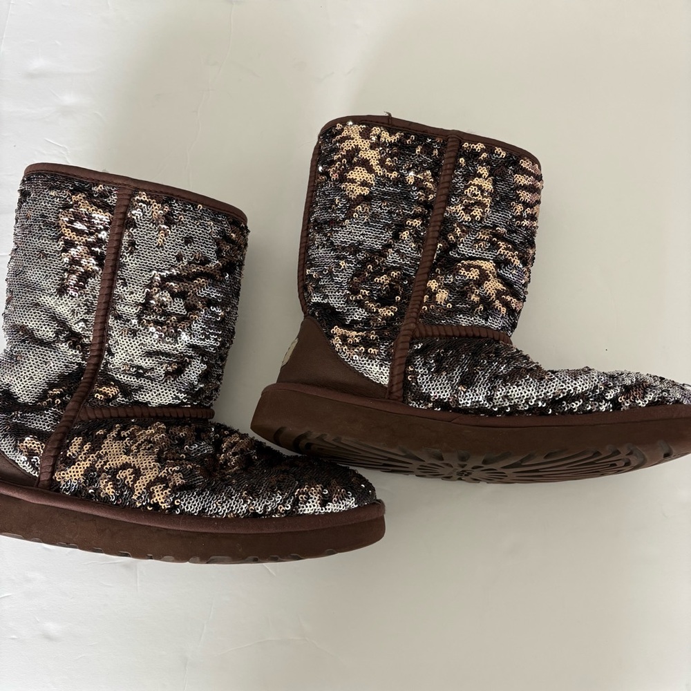UGG Classic Sparkle Boots - Brown w/ Silver & Gold Sequins - 7 EUC